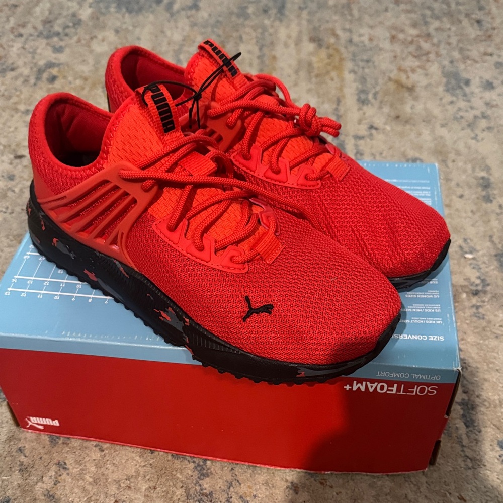 Puma Pacer Future Red / Black Soft Foam Sneakers NEVER WORN
